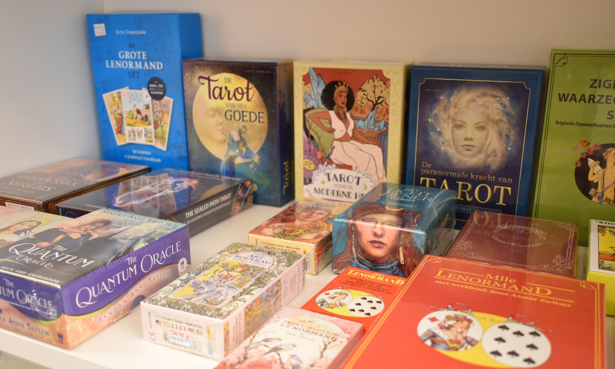 Orakel- en tarotkaarten in de winkel van Solmani